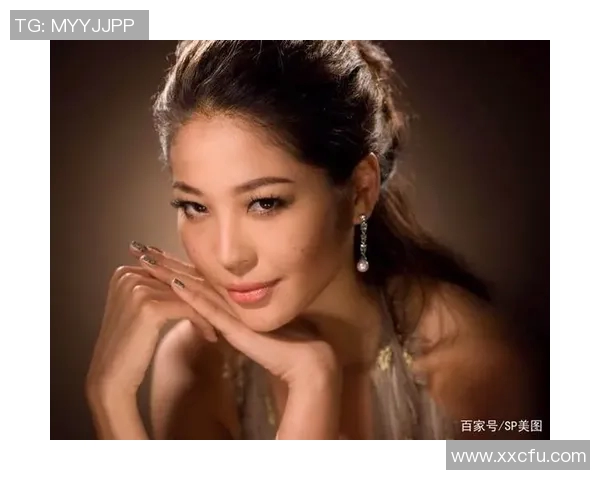 翘臀足球明星女友的时尚生活与运动魅力揭秘 翘臀足球明星女友的时尚生活与运动魅力揭秘